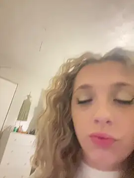 imkhloe online show from March 15, 2026, 1:45 am