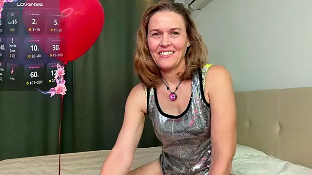 Snapshot of Lizacams chatting on June 23, 2026, 4:49 pm Lizacams online show from June 23, 2026, 4:49 pm