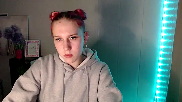 Scarlett lil online show from April 1, 2026, 7:42 am