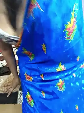 Snapshot of Glow_Queen chatting on March 3, 2026, 5:53 pm Glow Queen online show from March 3, 2026, 5:53 pm