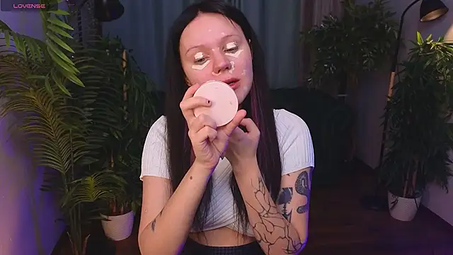 kittenlolla online show from March 27, 2026, 5:38 am