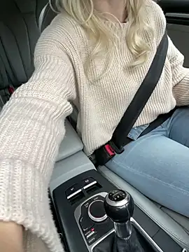 BellaMila online show from April 1, 2026, 4:37 pm