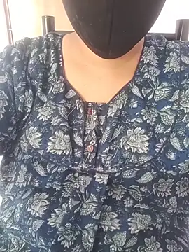 Snapshot of Tamillaxmi12 chatting on April 14, 2026, 5:45 am Tamillaxmi12 online show from April 14, 2026, 5:45 am