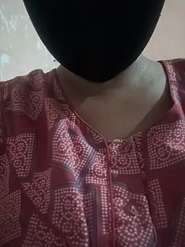 Snapshot of Tamillaxmi12 chatting on March 18, 2026, 6:09 pm Tamillaxmi12 online show from March 18, 2026, 6:09 pm