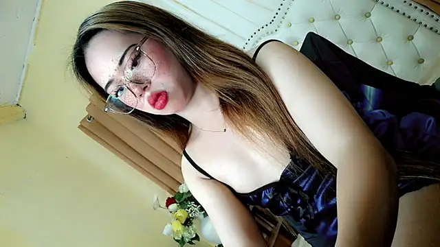 Snapshot of Seductive_sophie chatting on April 22, 2026, 1:34 am Seductive sophie online show from April 22, 2026, 1:34 am