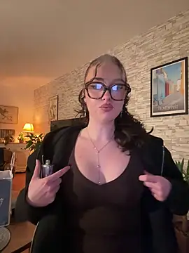 Claraaaaa06 online show from April 3, 2026, 7:31 pm