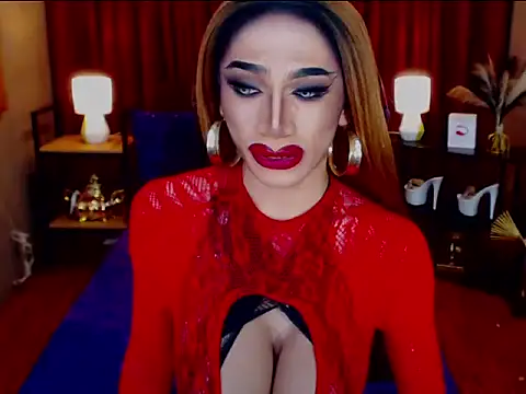 KieraLee online show from April 18, 2026, 6:43 pm