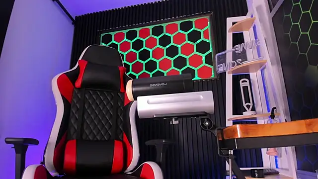 Max Hader  online show from April 7, 2026, 4:14 am