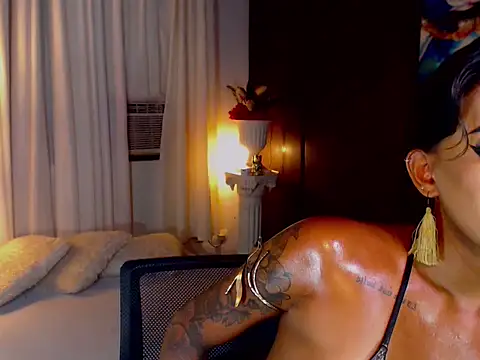 xXLustFullTransXx online show from May 13, 2026, 2:51 am