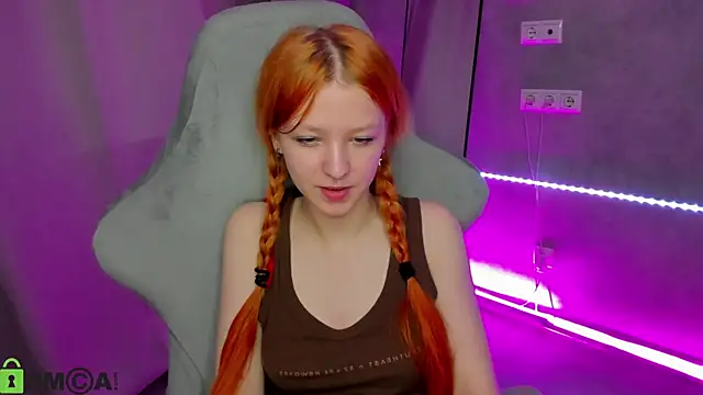 Emma Dusk online show from May 20, 2026, 12:40 am