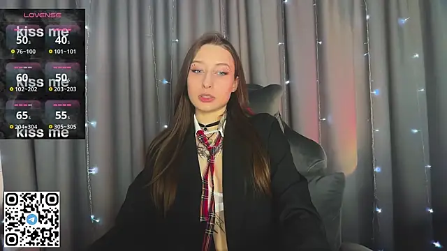 Emma Willson online show from April 27, 2026, 12:58 pm