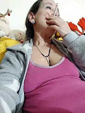 anayss17 online show from April 7, 2026, 5:37 pm