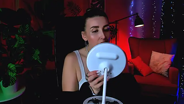 MonicaRiley online show from March 26, 2026, 12:58 pm