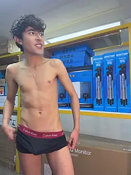 MatthewMoore  online show from April 9, 2026, 6:19 am