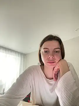 Snapshot of Luna2547 chatting on March 7, 2026, 8:32 am Luna2547 online show from March 7, 2026, 8:32 am