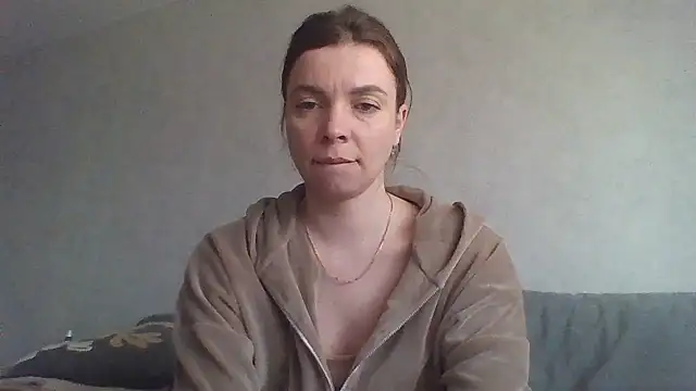 Snapshot of Luna2547 chatting on April 6, 2026, 2:51 pm Luna2547 online show from April 6, 2026, 2:51 pm