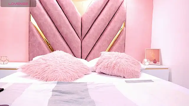 chloe larson online show from March 13, 2026, 11:37 am