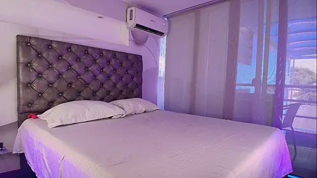 LauriLenix online show from March 25, 2026, 3:55 pm