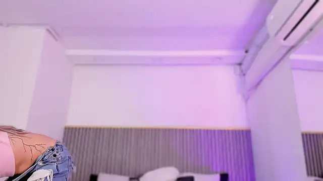 ashvalentine  online show from March 28, 2026, 7:59 pm