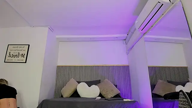 ashvalentine  online show from March 31, 2026, 8:55 pm