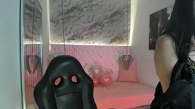 Snapshot of Esmeralda__18 chatting on May 28, 2026, 7:20 pm Esmeralda 18 online show from May 28, 2026, 7:20 pm