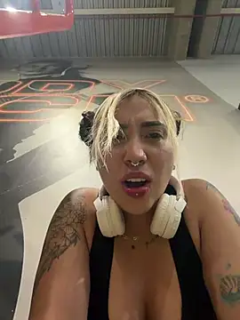 ManuelaVeeleez online show from July 16, 2026, 2:41 am