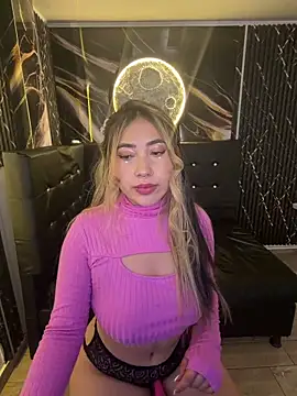 ManuelaVeeleez online show from April 3, 2026, 4:24 pm