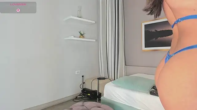 Snapshot of Adri_Silva chatting on April 15, 2026, 1:37 pm Adri Silva online show from April 15, 2026, 1:37 pm