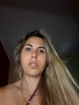 Snapshot of Emilyvuxa chatting on June 3, 2026, 3:51 am Emilyvuxa online show from June 3, 2026, 3:51 am