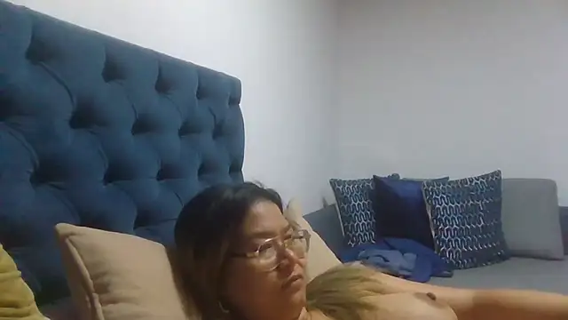 Jiwon Han online show from April 17, 2026, 12:46 am