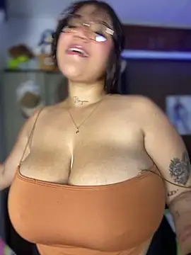 Snapshot of michellesexxxy3 chatting on April 30, 2026, 3:35 am michellesexxxy3 online show from April 30, 2026, 3:35 am