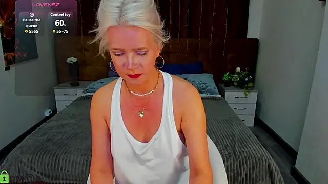 Snapshot of Ledi_Luna chatting on April 28, 2026, 9:24 am Ledi Luna online show from April 28, 2026, 9:24 am