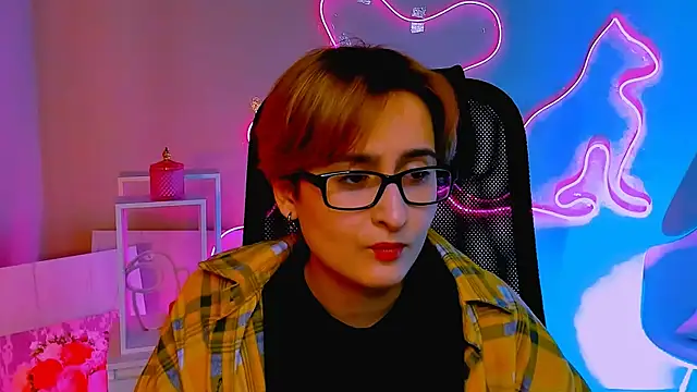 LixeLuna online show from April 19, 2026, 6:25 am