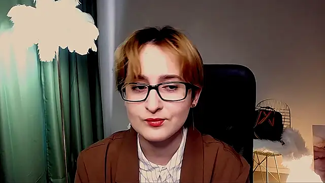 LixeLuna online show from May 5, 2026, 6:27 am