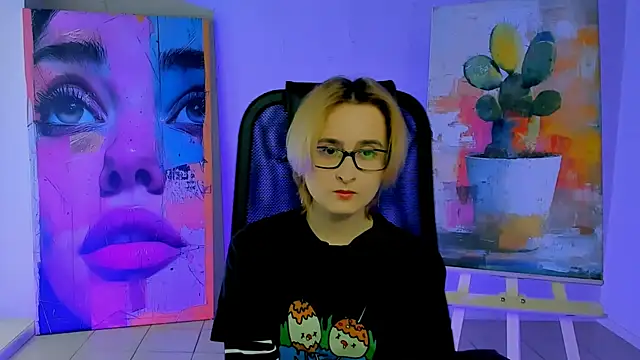 LixeLuna online show from March 4, 2026, 9:39 am