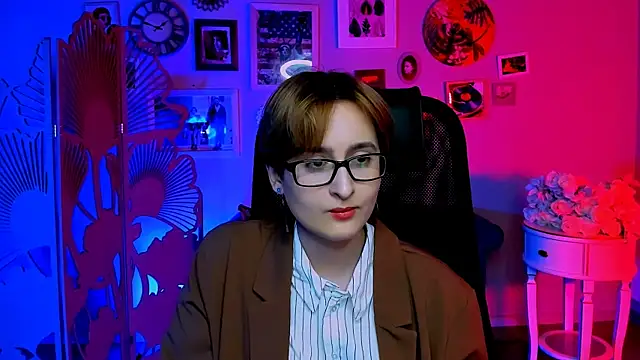 LixeLuna online show from April 7, 2026, 6:26 am