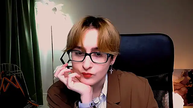 LixeLuna online show from April 18, 2026, 6:27 am