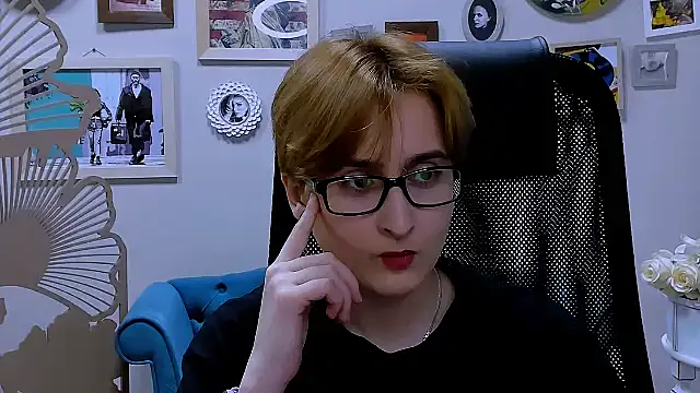 LixeLuna online show from March 17, 2026, 6:49 am