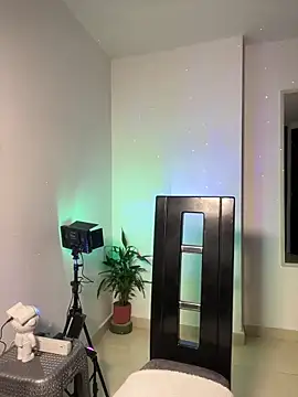 Snapshot of zhara_1198 chatting on May 25, 2026, 12:37 pm zhara 1198 online show from May 25, 2026, 12:37 pm