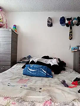 Candy-Blu online show from April 8, 2026, 7:15 pm