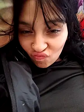 Candy-Blu online show from April 14, 2026, 9:31 pm