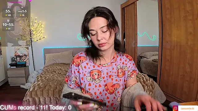 CamomileLil online show from April 17, 2026, 8:28 am