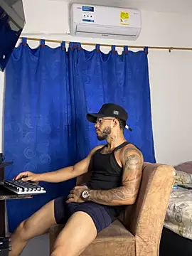 Snapshot of Kenny_romano chatting on March 4, 2026, 12:24 pm Kenny romano online show from March 4, 2026, 12:24 pm