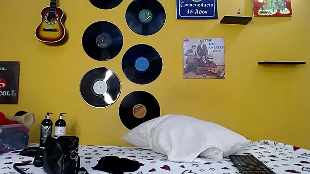 lilithevil32 online show from April 5, 2026, 4:08 am