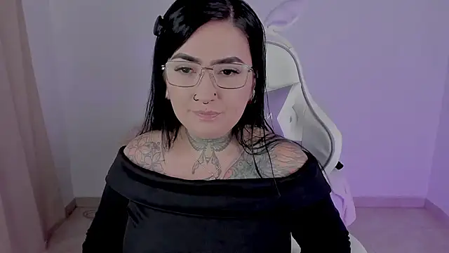 heeyy kitty online show from April 13, 2026, 4:33 pm