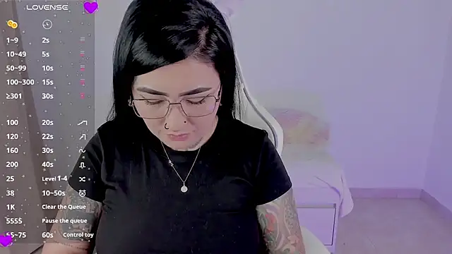 heeyy kitty online show from April 19, 2026, 10:12 pm