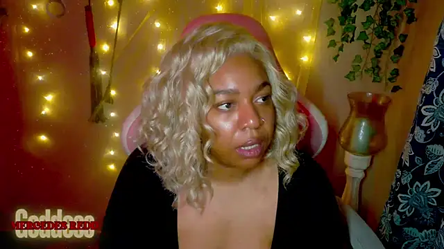 Snapshot of Goddess_MercedesRedd chatting on June 26, 2026, 1:39 pm Goddess MercedesRedd online show from June 26, 2026, 1:39 pm