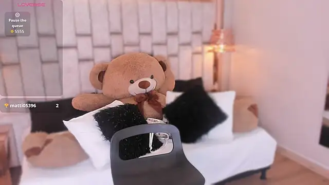 Snapshot of FoxxxyPink chatting on June 19, 2026, 7:52 pm FoxxxyPink online show from June 19, 2026, 7:52 pm