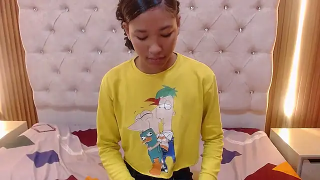 skiaracl202 online show from March 26, 2026, 4:11 am