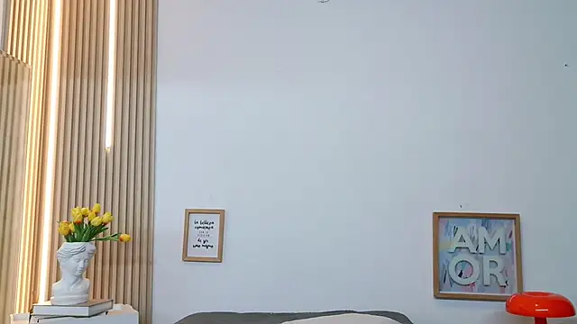 AmaraVell online show from April 21, 2026, 1:42 am